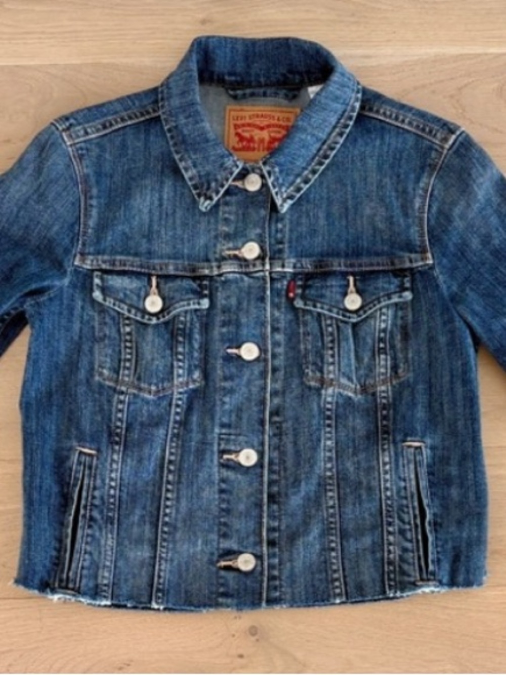 Levi's Womans Cropped Red Tab Medium Blue Denim Trucker Jacket… Collectable (S)